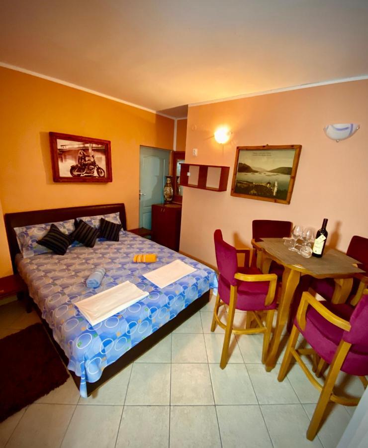 Vila Duricic 300M Od Mora Hotel Đenovići Exterior photo
