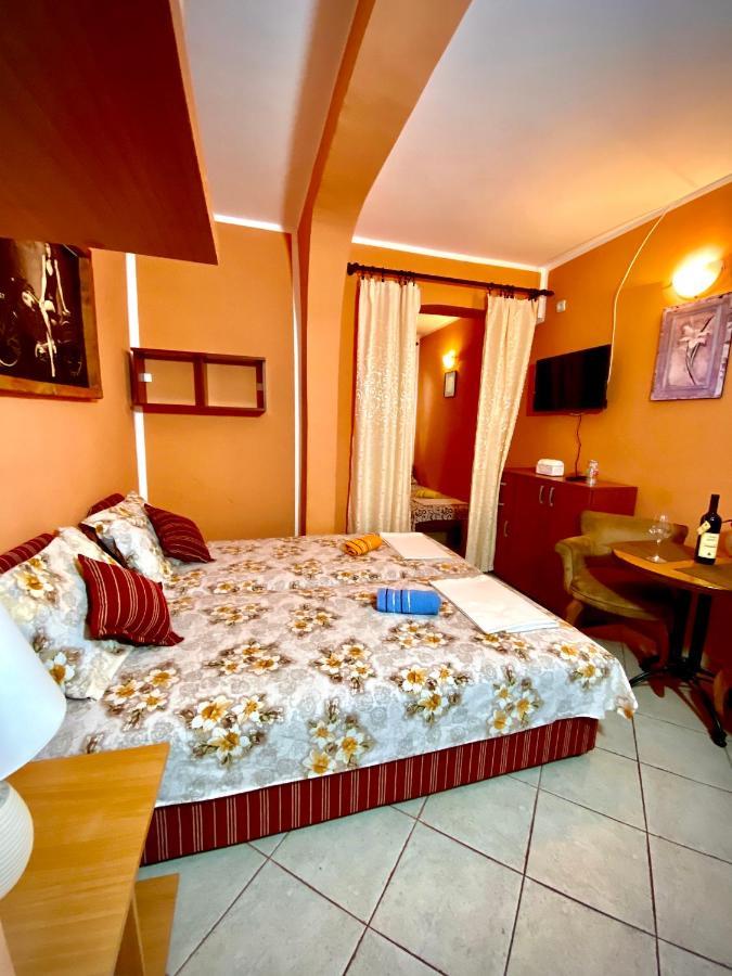 Vila Duricic 300M Od Mora Hotel Đenovići Exterior photo