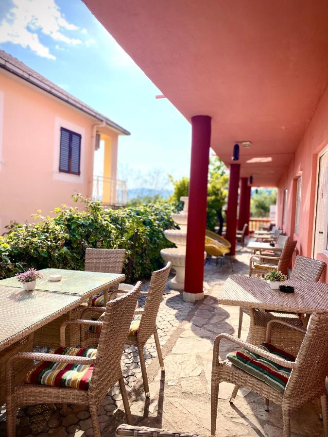 Vila Duricic 300M Od Mora Hotel Đenovići Exterior photo